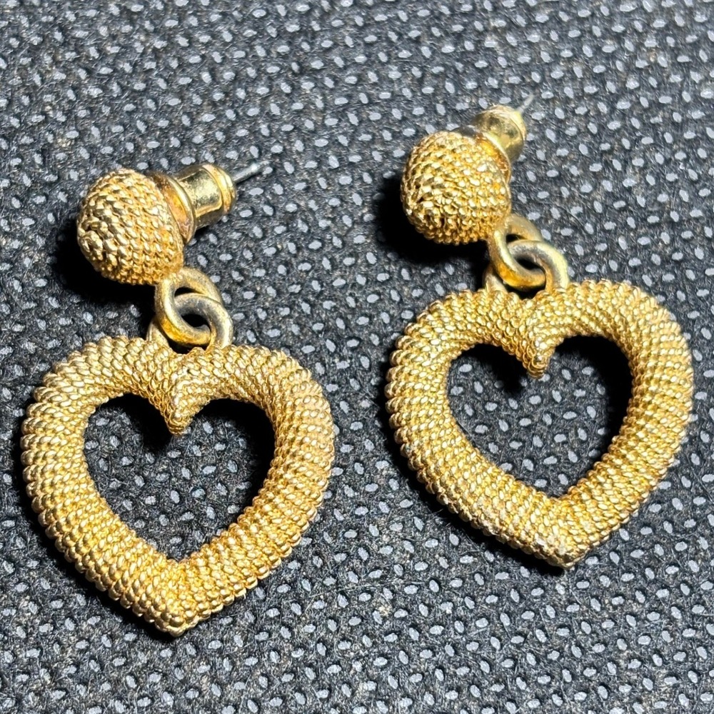 Vintage Gold Tone Textured Beaded Open Heart Drop Dangle Earrings Romantic Style